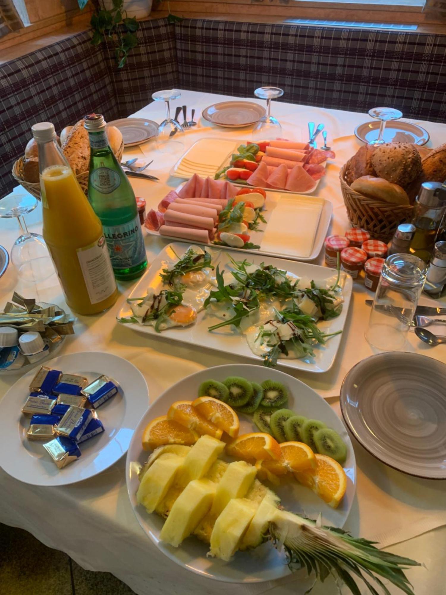 Hotel Pizzeria Da Beni Kochersteinsfeld Bagian luar foto